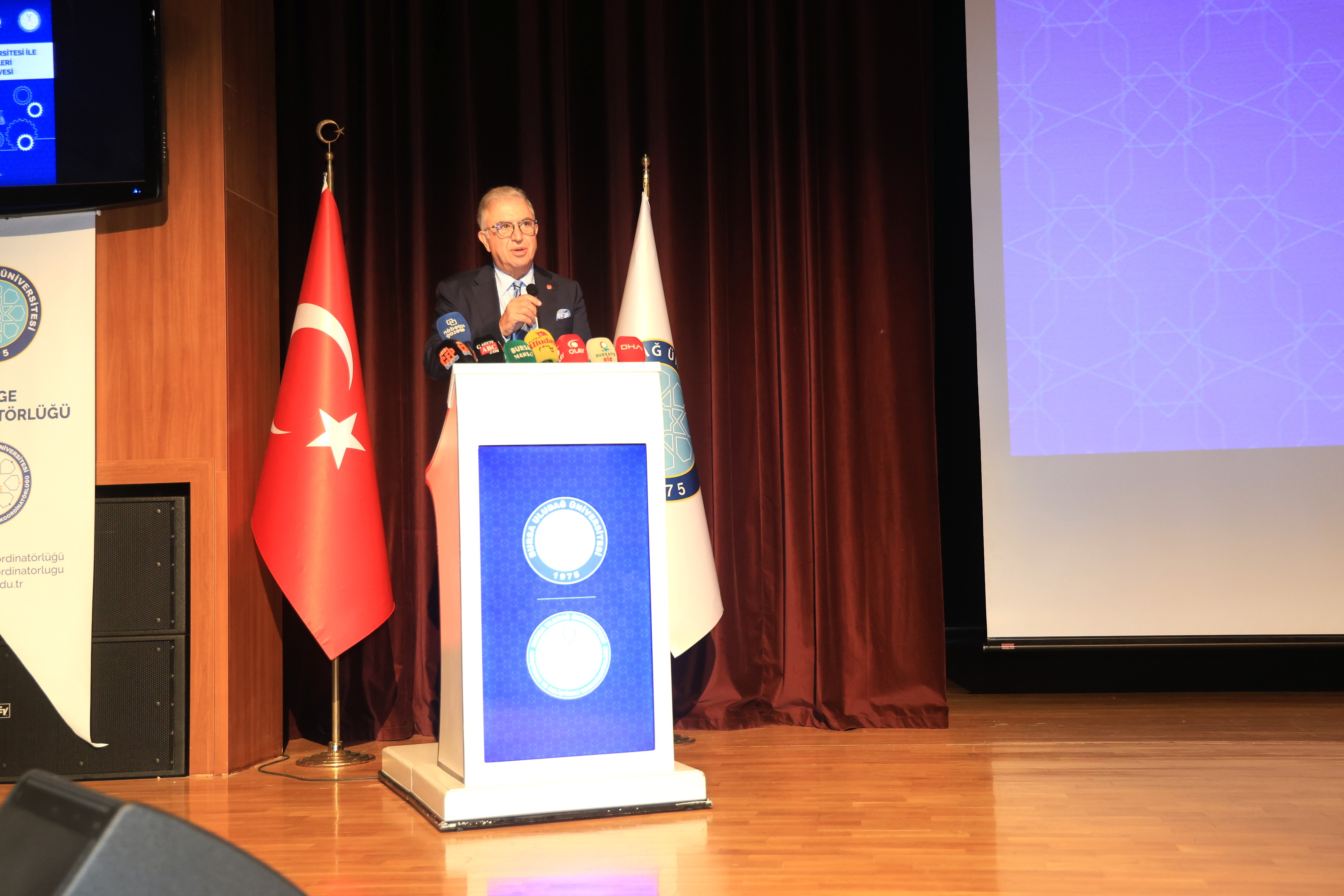 BUÜ’de Ar-Ge ve İnovasyon Zirvesi gerçekleşti